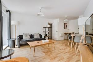 Blueground Tower Bridge balcony nr tube LON-373