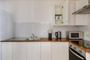 Blueground Tower Bridge balcony nr tube LON-373