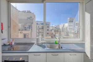 Cozy St julians stay Beach City Center