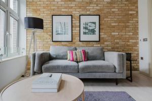 Blueground Farringdon near tube cathedral LON-581