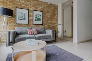 Blueground Farringdon near tube cathedral LON-581