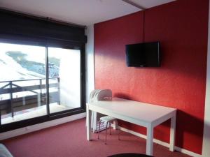 Studio 6 pers au pied des pistes avec balcon, casier à skis et parking gratuit - FR-1-602-27