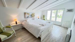 Dans le centre du village dARS EN RE, charmante villa bien décorée