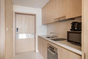 Blueground The Palm Jumeirah pool nr Atlantis DXB-1719