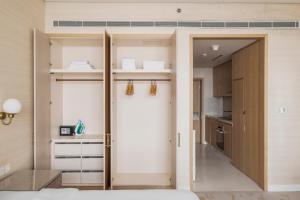 Blueground The Palm Jumeirah pool nr Atlantis DXB-1719