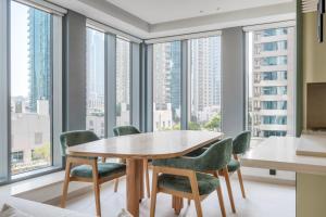 Blueground Downtown Dubai pool nr Burj Khalifa DXB-1735