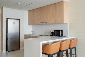 Blueground The Palm Jumeirah pool nr Marina DXB-1718