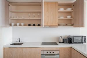 Blueground The Palm Jumeirah pool nr Marina DXB-1718