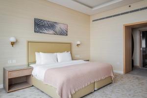 Blueground The Palm Jumeirah pool nr Marina DXB-1718