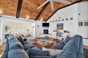 PW1310: 1310 Pelican Watch