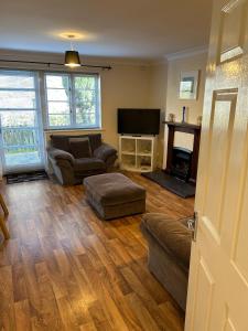 3-Bed House with 2 Free Parking Spaces Near Barbican & Waterfront