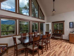 Family-Friendly Cabin Rental with Mountain Vistas near West Glacier, Montana