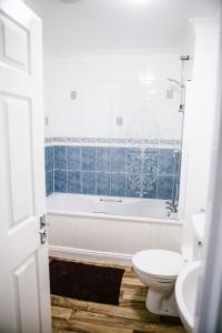 3-Bed House with 2 Free Parking Spaces Near City Centre & Waterfront