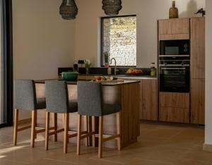 Villa With Pool In The Heart Of Gordes