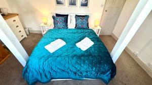 Nancies Place - - A BEAUTIFUL GEORGIAN DUPLEX APARTMENT - - Centre of Old Dartmouth Town - - ONSITE PRIVATE PARKING