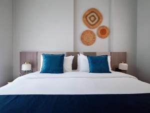 Sky river room overlooking the City of ChiangMai 102N50