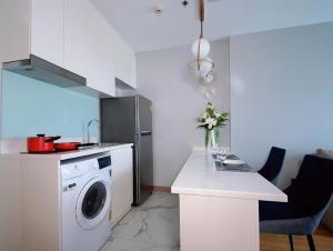 Sky river room overlooking the City of ChiangMai 102N50