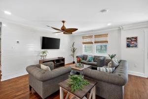 AV4-22: 4 22nd Avenue