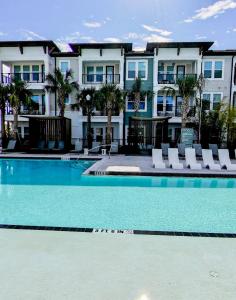 LuXury Stay | Pool + Gym + Fast Wi-fi