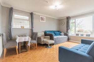 Sunrise Lodge 2-Bedroom Flat EastBeach sleeps 4 - Pass the Keys