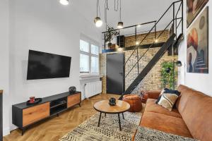 Central Designer Loft - Modern & Chic
