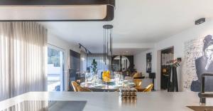 Grand Spa-Francorchamps Villa - Chalourous "home sweat home" for Families, Friends & Pilots - Splendid 4-Bedroom with Home Cinema theater & pool