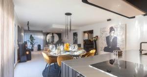 Grand Spa-Francorchamps Villa - Chalourous "home sweat home" for Families, Friends & Pilots - Splendid 4-Bedroom with Home Cinema theater & pool