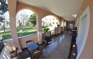 Nice Apartment In Turanj With Wifi