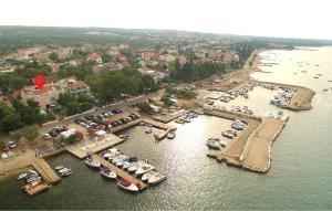 Nice Apartment In Turanj With Wifi