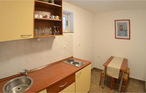 Nice Apartment In Turanj With Wifi
