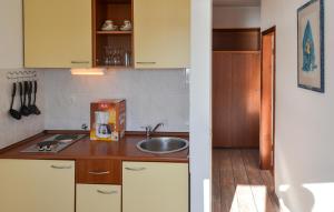 1 Bedroom Gorgeous Apartment In Turanj