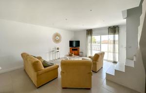 Amazing Home In Montignargues