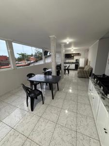 Suite3 a 3 quadras da praia