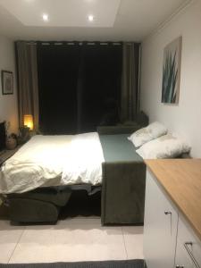 Cozy Studio 10 min walk Centre and Train Station!