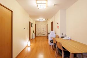 Just a short walk 心斎橋 Glico Sign 1min 道頓堀30-second 黒門市場 難波駅 Dotonbori Guesthouse 梅の阁