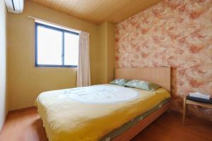 Just a short walk 心斎橋 Glico Sign 1min 道頓堀30-second 黒門市場 難波駅 Dotonbori Guesthouse 梅の阁