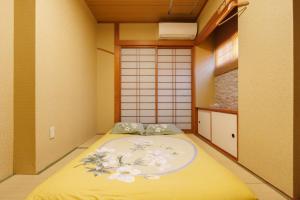 Just a short walk 心斎橋 Glico Sign 1min 道頓堀30-second 黒門市場 難波駅 Dotonbori Guesthouse 梅の阁