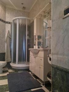 Big terrace 2 BR with AC 2 steps from main square