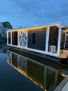 Lukrecja HouseBoat