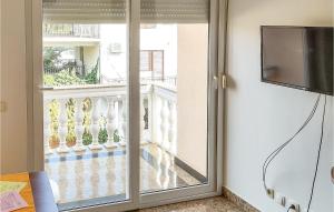 1 Bedroom Amazing Apartment In Turanj