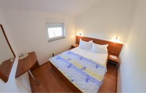 1 Bedroom Amazing Apartment In Turanj