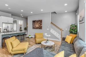 Grill Fire Pit & Views Near Downtown Nashville