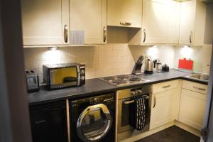 Luxury boutique apartment, free parking & gym