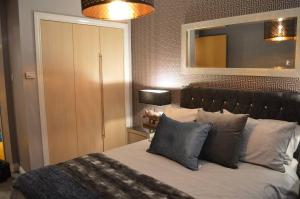 Luxury boutique apartment, free parking & gym