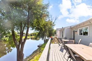 The Waterfront-Game Room!Movie Theatre!Bunk Room!