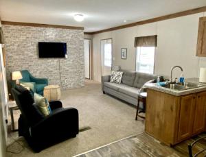 Amazing Cottage Surrounded by Trees in Dunnellon, Florida