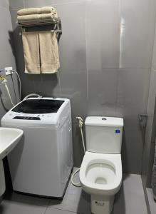 Modern 1BR Condo in Makati Netflix & WiFi 46