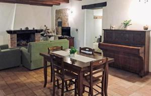 Nice Apartment In Santangelo In Vado With Wifi
