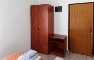 Nice Apartment In Pirovac With Wifi - Csv384