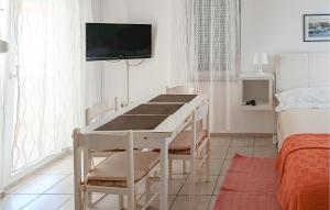 Nice Apartment In Pirovac With Wifi - Csv384